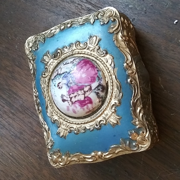 Vintage Jewelry - Vintage Small Trinket Box
